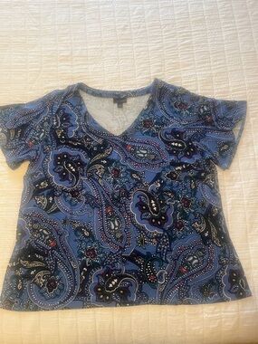 J. Jill Blue Paisley V-Neck Short Sleeve Tee with Navy Accents